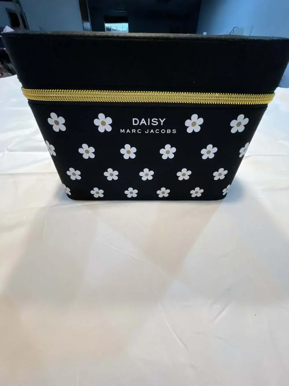 Marc Jacobs Daisy Floral Pattern Cosmetic Case